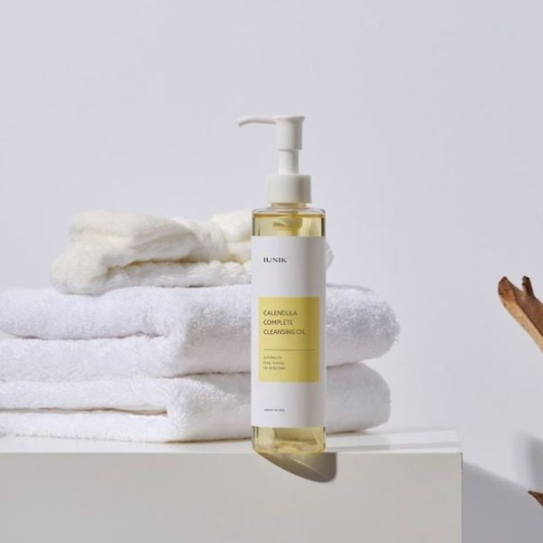 iUNIK Calendula Complete Cleansing Oil 200 ml 4 iUNIK Calendula Complete Cleansing Oil 200 ml - Olio detergente