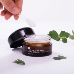 MIZON Snail Repair Eye Cream 25g 5 MIZON Snail Repair Eye Cream 25g - Contorno occhi
