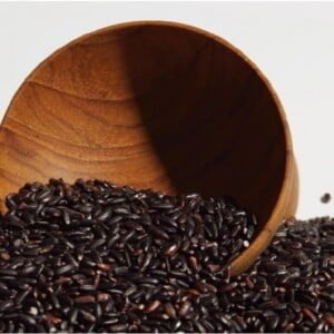 HARUHARU WONDER Black Rice Hyaluronic Essence 50ml 11 HARUHARU WONDER Black Rice Hyaluronic Essence 50ml - Essenza Viso