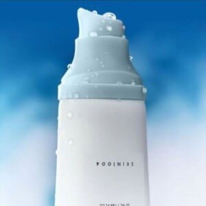 SKIN1004 Madagascar Centella Hyalu-Cica Water-Fit Sun Serum SPF50+ PA++++ 50ml - Protezione solare