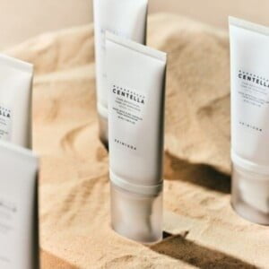 SKIN1004 Madagascar Centella Tone Brightening Tone Up Sunscreen SPF50+/PA++++ 50ml 7 SKIN1004 Madagascar Centella Tone Brightening Tone Up Sunscreen SPF50+/PA++++ 50ml - Protezione solare tone-up