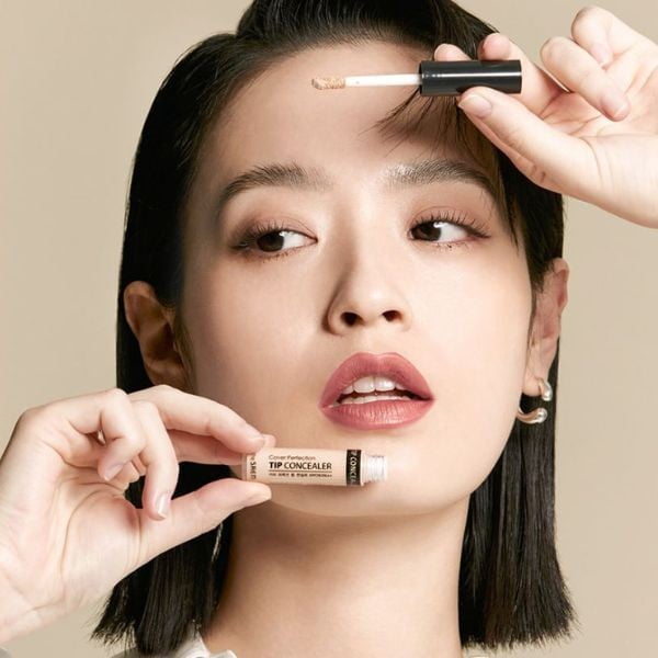 THE SAEM Cover Perfection Tip Concealer No.01 Clear Beige 6,5g 2 THE SAEM Cover Perfection Tip Concealer No.01 Clear Beige 6,5g - Correttore imperfezioni