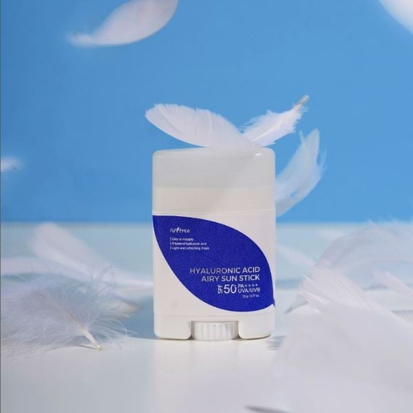 ISNTREE Hyaluronic Acid Airy Sun Stick SPF 50+ PA ++++ 22g 4 ISNTREE Hyaluronic Acid Airy Sun Stick SPF 50+ PA ++++ 22g - Stick solare