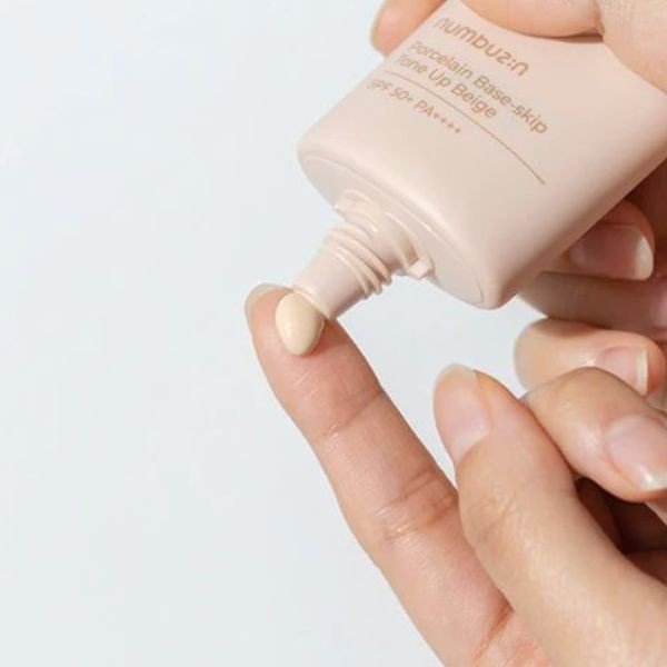 NUMBUZIN No.3 Porcelain Base-skip Tone Up Beige spf50+ pa++++ 50ml 2 NUMBUZIN No.3 Porcelain Base-skip Tone Up Beige spf50+ pa++++ 50ml - Fondotinta BB primer