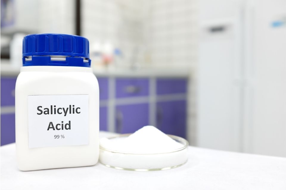 Esfoliazione chimica: che cos'è e come farla 9 acidi esfolianti BHA