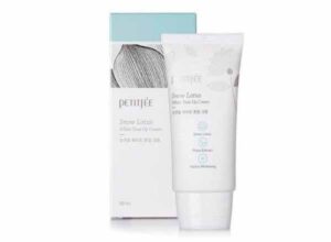 Tone-Up Cream Coreane: effetti schiarenti immediati su macchie cutanee e pigmentazioni 6 petitfee-snow-lotus-white-tone-up-cream-50ml