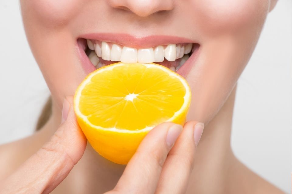 Vitamina C: effetti e benefici sulla pelle, la skincare pro-age 8 vitamina c