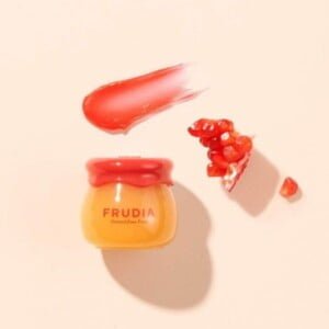 FRUDIA Pomegranate Honey 3 in 1 Lip Balm 10ml 13 FRUDIA Pomegranate Honey 3 in 1 Lip Balm 10ml - Balsamo labbra volumizzante