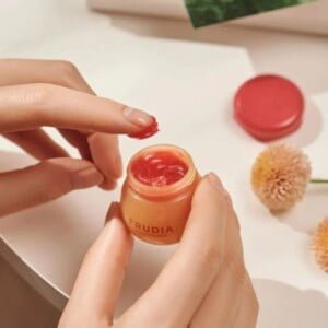 FRUDIA Pomegranate Honey 3 in 1 Lip Balm 10ml 11 FRUDIA Pomegranate Honey 3 in 1 Lip Balm 10ml - Balsamo labbra volumizzante