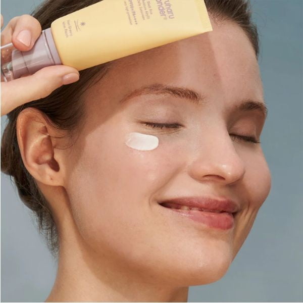 HARUHARU WONDER Black Rice Moisture Airyfit Daily Sunscreen SPF 50+/PA++++ 50ml 4 HARUHARU WONDER Black Rice Moisture Airyfit Daily Sunscreen SPF 50+/PA++++ 50ml- Crema solare