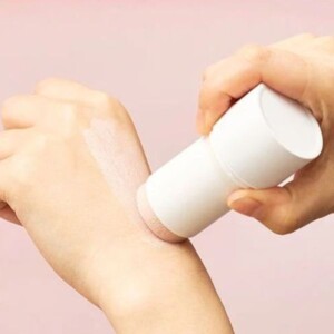 SKIN1004 Madagascar Centella Poremizing Quick Clay Stick Mask finish