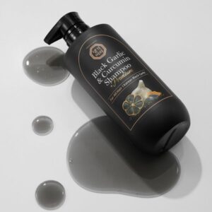 DAENG GI MEO RI Black Garlic And Curcumin Shampoo texture