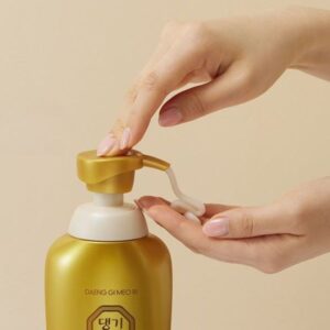 DAENG GI MEO RI Yulah Gold Treatment 500ml 6 DAENG GI MEO RI Yulah Gold Treatment texture