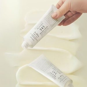 DR. ALTHEA 345 Relief Cream texture