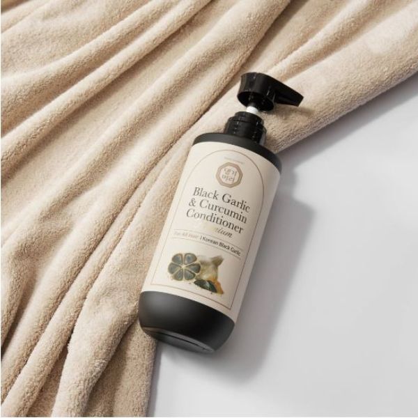 DAENG GI MEO RI Black Garlic And Curcumin Conditioner 500ml 4 DAENG GI MEO RI Black Garlic And Curcumin Conditioner IMAGE