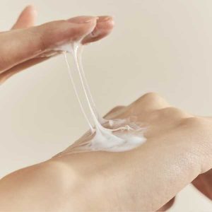 HEVEBLUE Salmon Caring Centella Cream texture 3