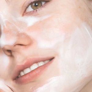 MANYO Pure & Deep Cleansing Foam texture 3