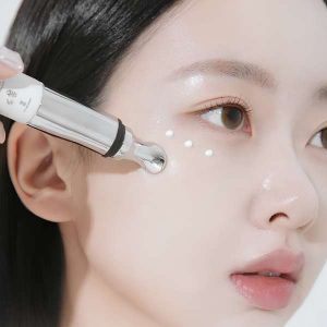HEVEBLUE Black Yuja Bean Lifting Auto Eye Cream texture