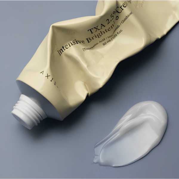 AXIS-Y TXA 2.5% Intensive Brightening Cream 50ml 7 AXIS-Y TXA 2.5% Intensive Brightening Cream texture 2