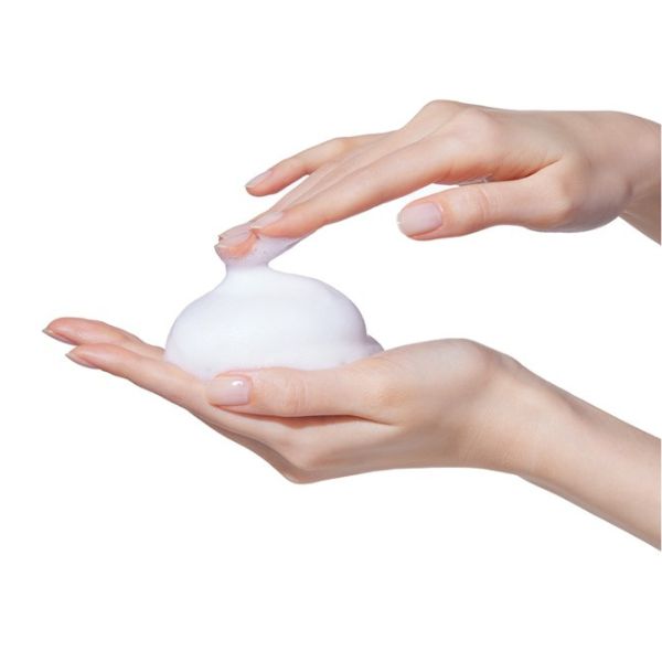AESTURA Atobarrier 365 Gentle Foaming Cleanser 150ml 2 AESTURA Atobarrier 365 Gentle Foaming Cleanser texture