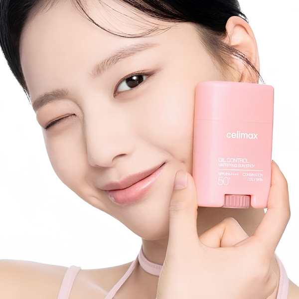 CELIMAX Oil Control Mattifying Sun Stick SPF50+ 19g 6 CELIMAX Oil Control Mattifying Sun Stick SPF50+ texture 2