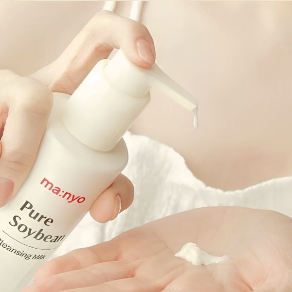 MANYO Pure Soybean Cleansing Milk 200ml 3 MANYO Pure Soybean Cleansing Milk texture 2